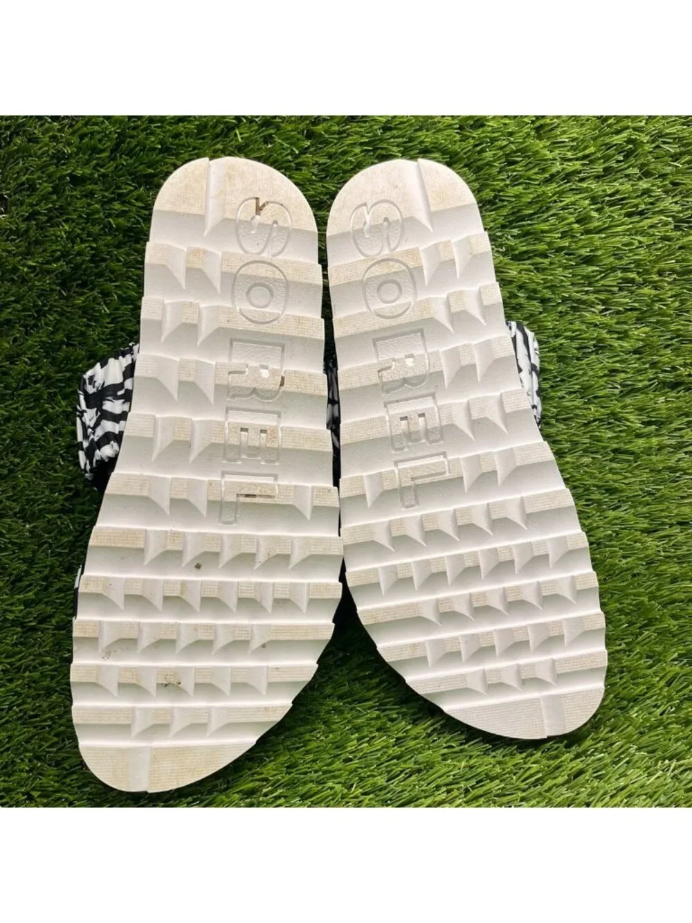 Sorel Roaming Two Strap Womens Size 9 White Black Beach Outdoor Slide Sandals